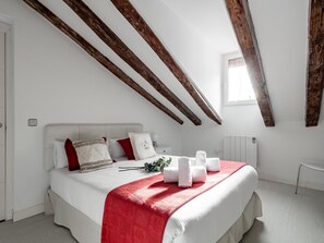 1 habitación, tabla de planchar con plancha, internet y ropa de cama 