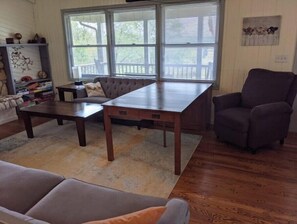 Smart TV, fireplace, video games, DVD player