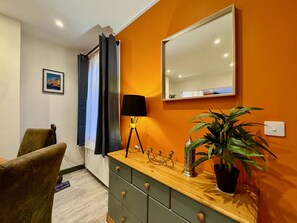 패밀리 하우스 | 거실 공간