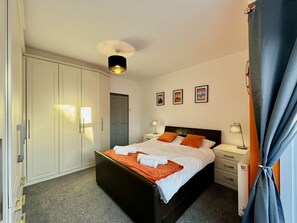 패밀리 하우스 | 3 개의 침실, 각각 다른 스타일의 인테리어, 각각 다르게 가구 비치, 책상