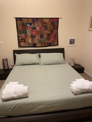 1 soverom, strykejern/-brett, wi-fi og sengetøy