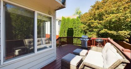 Spacious 5-bedroom house in Kent with AC, WiFi and close to all amenities!