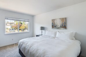 5 bedrooms, desk, iron/ironing board, WiFi