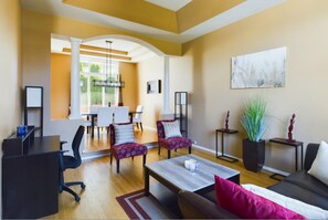 Älytelevisio, takka, kirjoja