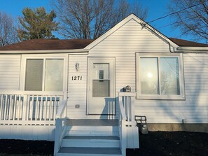 Exterior detail - Your Exquisite Luxury Haven (Akron)