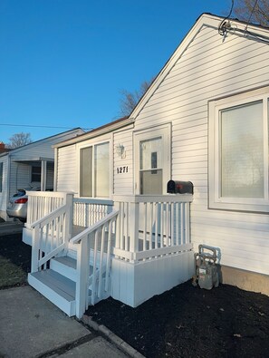 Exterior detail - Your Exquisite Luxury Haven (Akron)