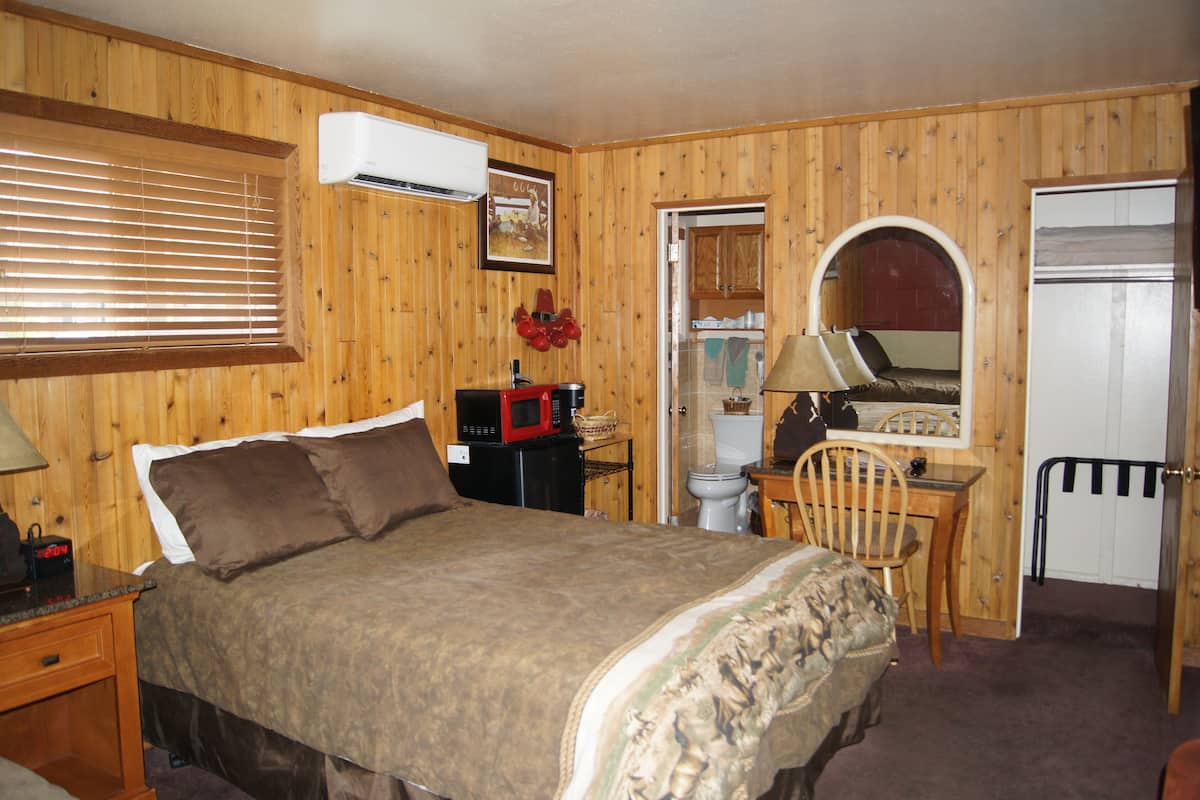 Desk, free WiFi, bed sheets