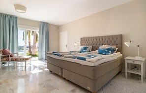 4 bedrooms, travel cot, free WiFi, bed sheets - Lovely home in Mijas with WiFi (Mijas)