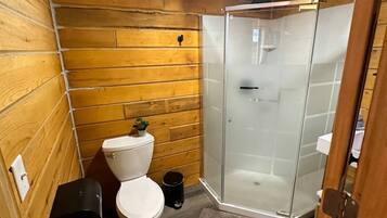 HandtĂŒcher, Seife, Shampoo, Toilettenpapier