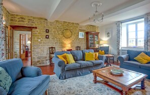 Peis, DVD-spiller og bordtennis