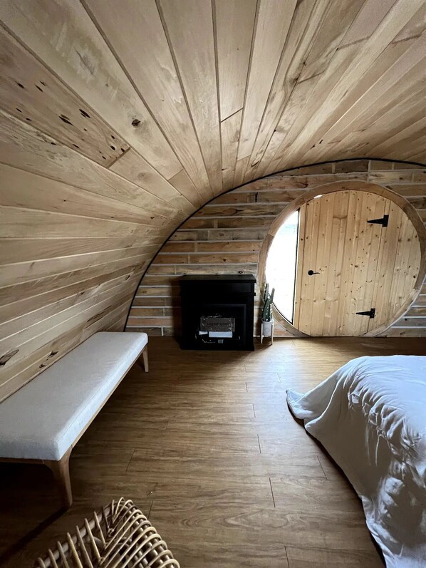 1 多间卧室、床单