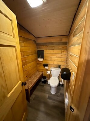 Toallas, jabón y papel higiénico