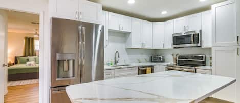 Coffee/tea maker, fridge, microwave, stovetop