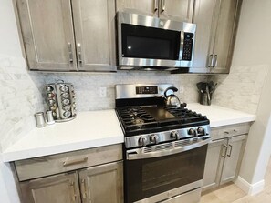 Refrigerador, microondas, horno, placa de cocina