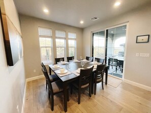 Dining - Southern Utah charm. Close to St George and National Parks (Washington)