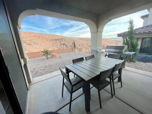 Outdoor dining - Southern Utah charm. Close to St George and National Parks (Washington)