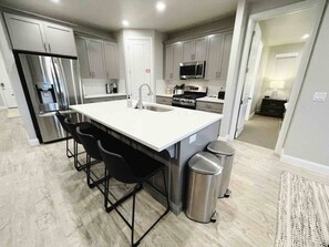 Fridge, microwave, oven, stovetop - Southern Utah charm. Close to St George and National Parks (Washington)