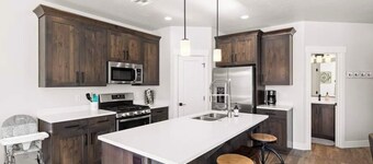 Southern Utah charm. Close to St George and National Parks