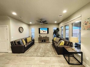 スマートテレビ、テレビゲーム、テーブルサッカー台