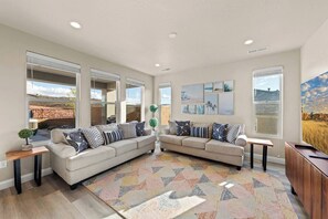 スマートテレビ、書斎 / ワークスペース