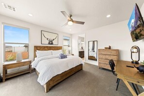 4 Schlafzimmer, Schreibtisch, Bügeleisen/Bügelbrett, Reisekinderbett
