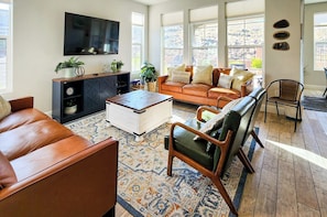Smart TV, computer monitors - Southern Utah charm. Close to St George and National Parks (Washington)