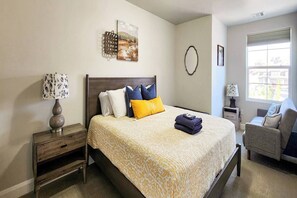 5 bedrooms, desk, travel cot, free WiFi