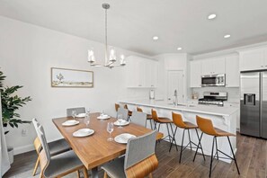 Dining - Southern Utah charm. Close to St George and National Parks (Washington)
