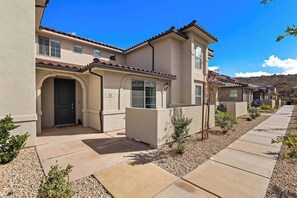 A residential building with a beige facade, a tiled roof, and a numbered address sign. - Southern Utah charm. Close to St George and National Parks (Washington)