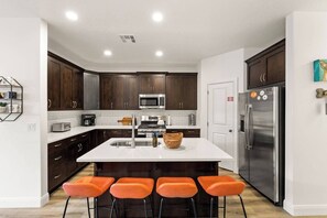Fridge, microwave, oven, stovetop - Southern Utah charm. Close to St George and National Parks (Washington)
