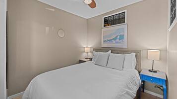 1 bedroom, desk, iron/ironing board, WiFi