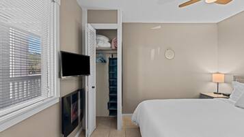 1 habitación, escritorio, tabla de planchar con plancha y wifi