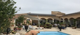 Gemütliche Ferienwohnung, Ideal für 2 Personen, Große Terrasse und Swimming-pool