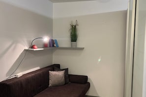 Living area - Cozy 3BR Apt. with the best location/U3 Gasometer (Vienna)