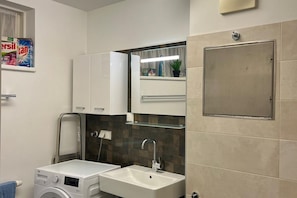 Bathroom - Cozy 3BR Apt. with the best location/U3 Gasometer (Vienna)