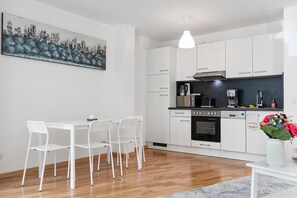 Private kitchen - Bright and Airy 1BR Apartment/ Close to Everything (Vienna)