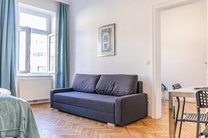 Living area - City Chic: Spacious 2 BR Hideaway with Local Flair (Vienna)