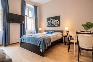 1 slaapkamer, een strijkplank/strijkijzer, wifi, beddengoed