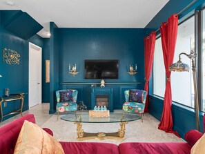 Smart TV - Luxurious 4 bedrooms Disney themed house with 2 master bedrooms, pool, fitness (Davenport)