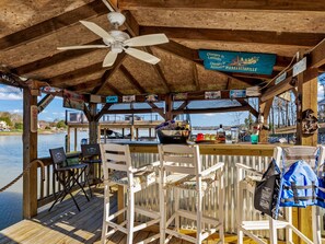 Bar (on property) - Charming 3 BR, Lakefront House on Lake Norman with Dock and Pier Bar (Sherrills Ford)