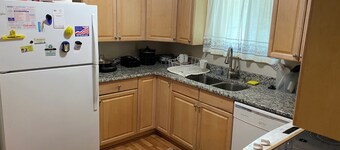 Charming 3-bedroom house with WiFi and AC in lovely Colorado Springs