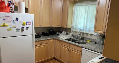 Charming 3-bedroom house with WiFi and AC in lovely Colorado Springs