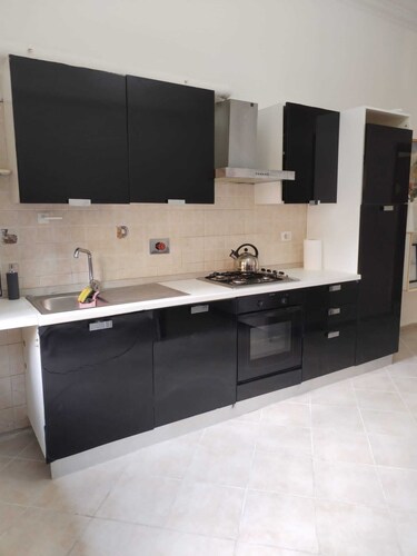 Appartment for small family with king bed, in Rome city, near metro station 