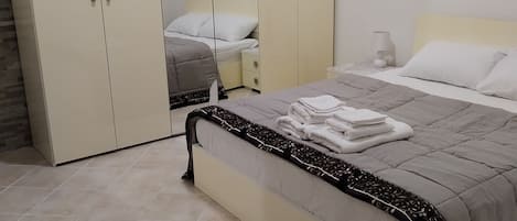2 bedrooms, iron/ironing board, WiFi