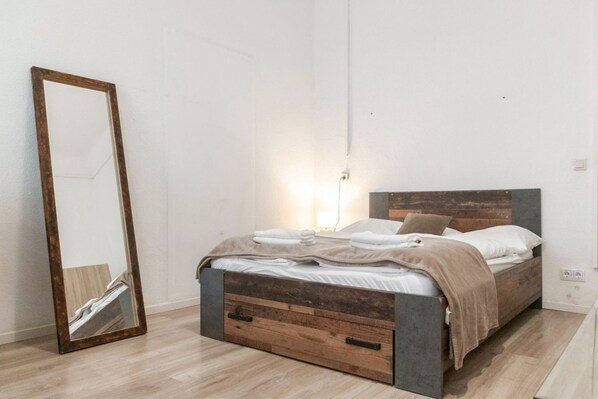 1 bedroom, WiFi, bed sheets