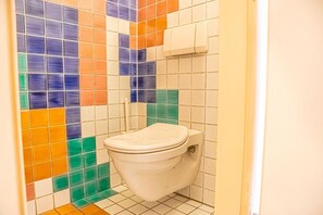 シャワー、ヘアドライヤー、タオル、石鹸