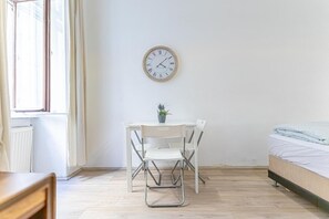 Dining - Chic Apartment Suitable for Longstays in Lockdown (Vienna)