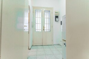 Interior - Timeless Vienna: 2BR Apt. in the Historic District (Wien)