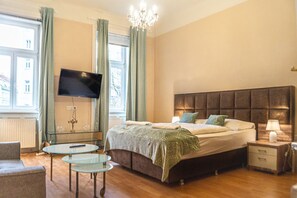 2 habitaciones, tabla de planchar con plancha, wifi y ropa de cama 