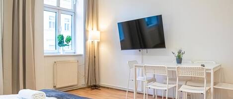 2 chambres, fer et planche à repasser, Wi-Fi, draps fournis